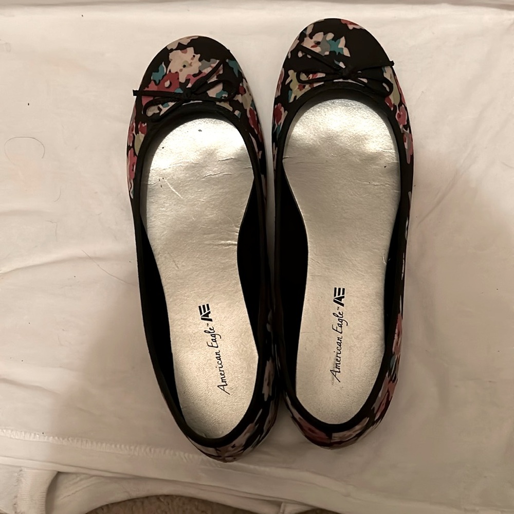 Flats for work and play America Eagle 71/2 shoes comfortable for walking